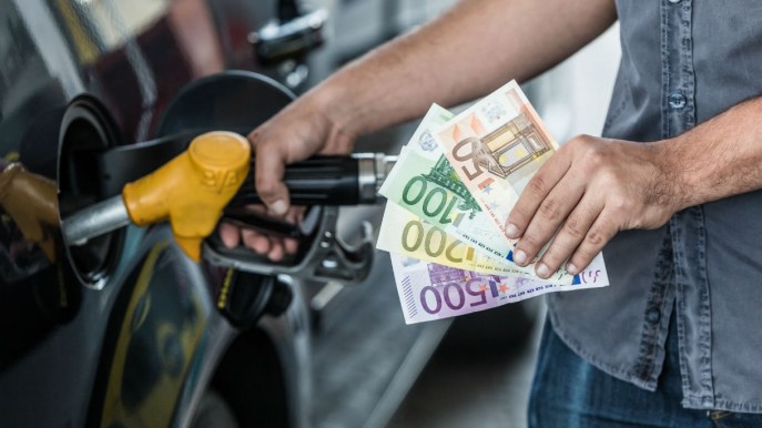 Prezzo benzina, in un anno aumento vertiginoso