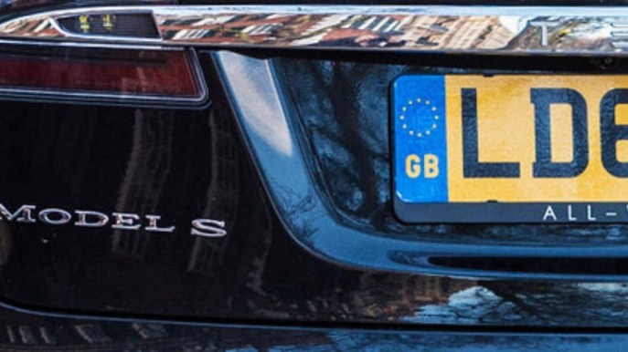 Gran Bretagna, addio alla bandiera europea sulle auto