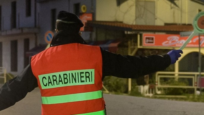 Carabinieri lo fermano in bici: la scoperta lascia di stucco