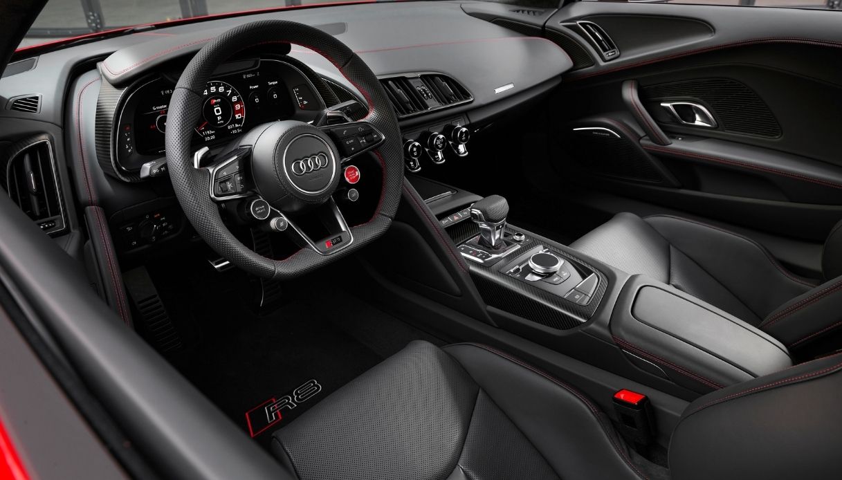 Gli interni di Audi R8 V10 Performance RWD