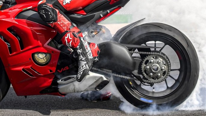 Ducati presenta la nuova Panigale V4, ancora più performante
