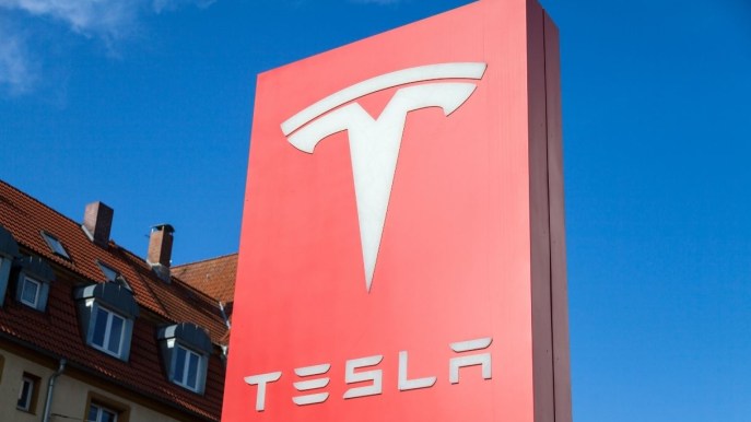 Tesla down, auto bloccate per un problema al server