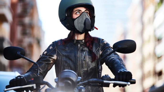 Smog e mobilità urbana su due ruote: la Urban Mask di Narvalo per la salute dei motociclisti