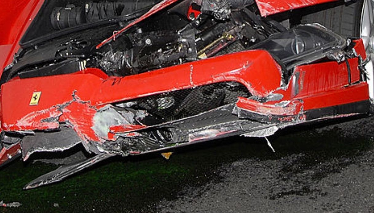 Ferrari Enzo distrutta in un incidente