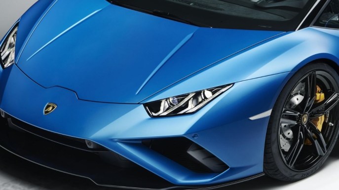 Lamborghini, finisce l’era dei motori benzina