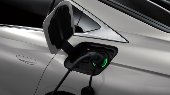 Nissan annuncia la nuova auto elettrica compatta