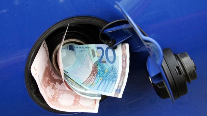 Guerra Russia-Ucraina, rischio prezzo benzina a 3 euro