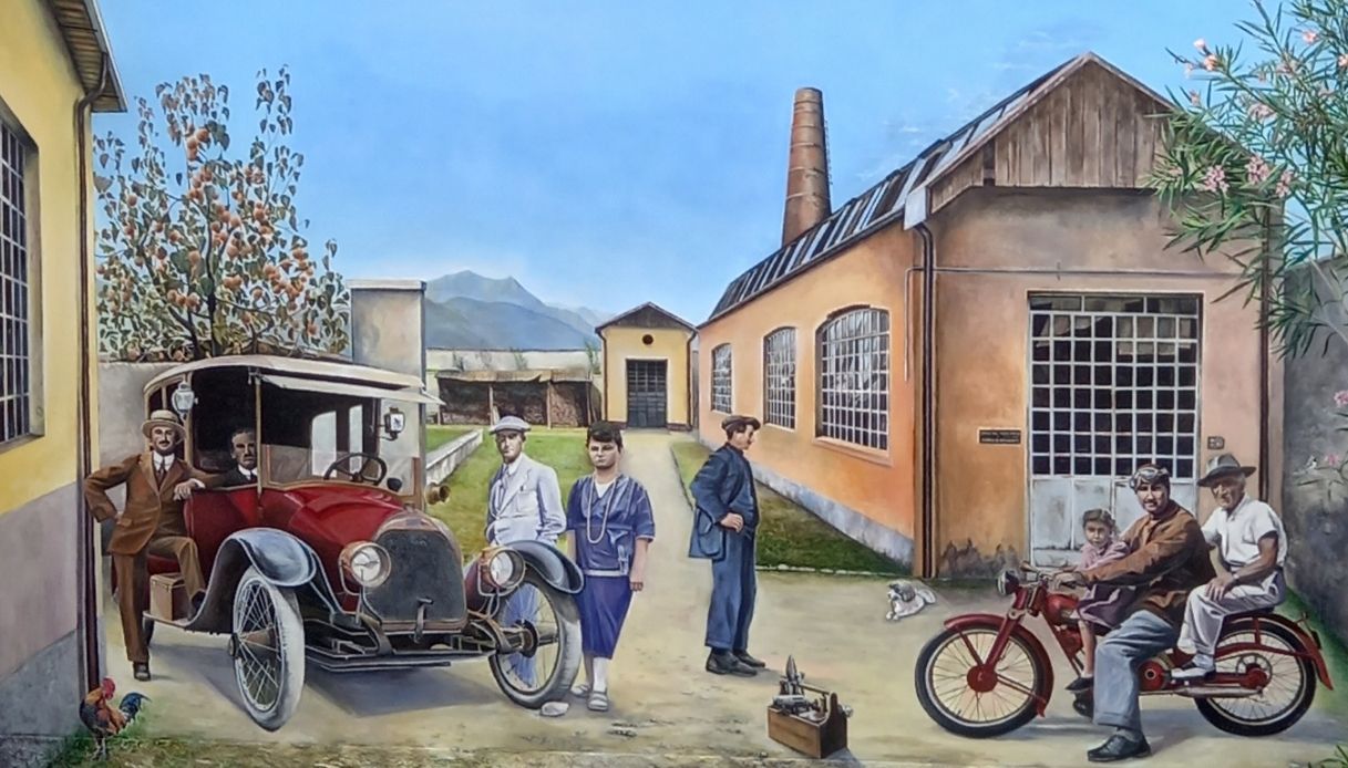 Il disegno del murales per il centenario della Moto Guzzi
