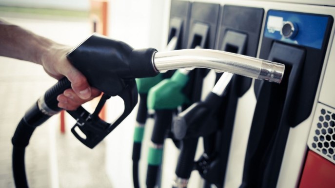 Prezzi benzina mai così alti dal 2014