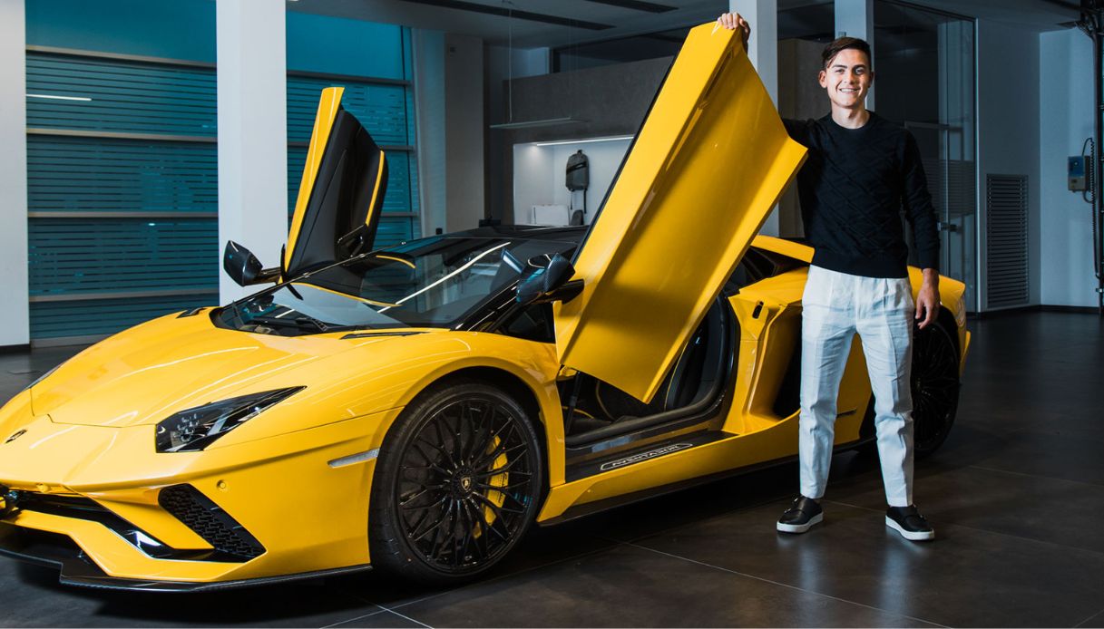 Dybala va all'Inter con la sua Lamborghini