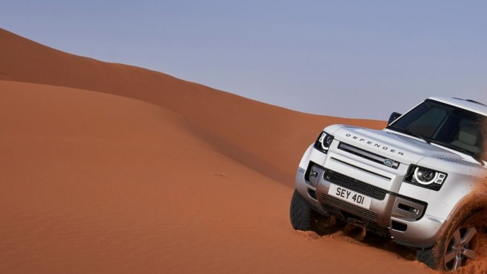 Land Rover, torna la versione extra-large del Defender
