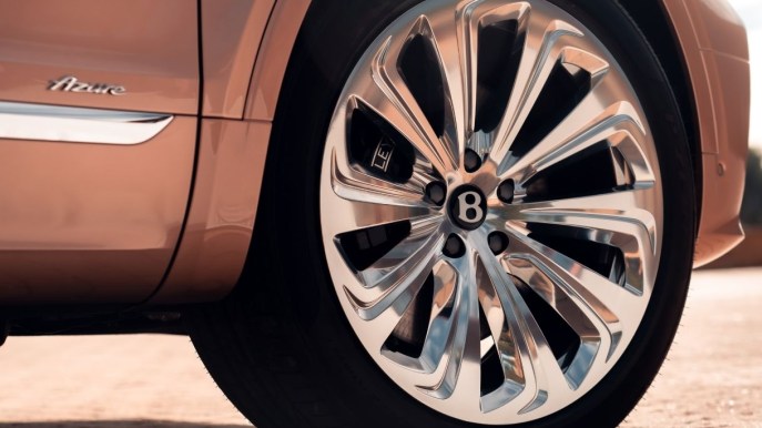 Bentley, l’inedito SUV leader della categoria luxury
