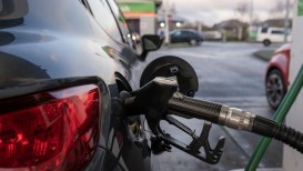 Prezzo benzina di nuovo alle stelle: cosa succede ora
