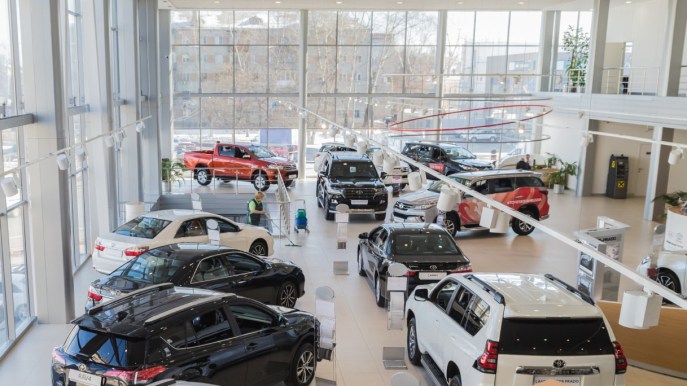 La Russia resta a piedi: crollano le vendite di auto