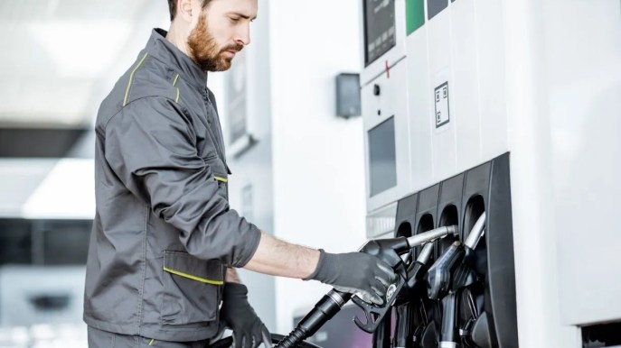 Prezzo benzina in aumento: la Guardia di Finanza scopre la frode