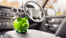 Assicurazione auto: puoi risparmiare la metà