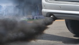 Fumo nero dalla marmitta dell’auto: le cause