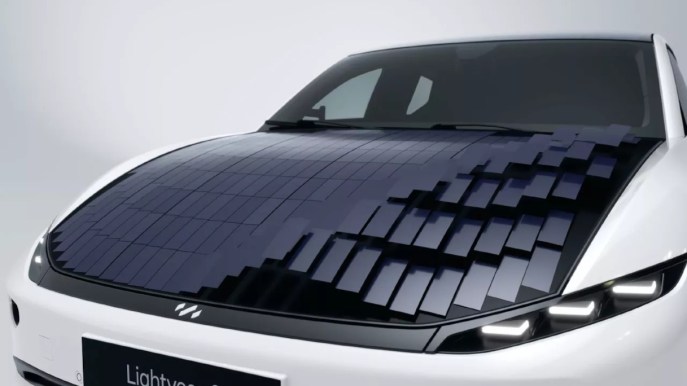 Al via la produzione dell’auto elettrica solare