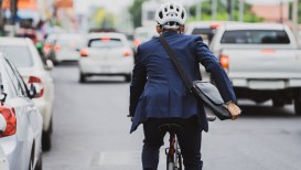 Sorpasso dei ciclisti in auto: la distanza da rispettare
