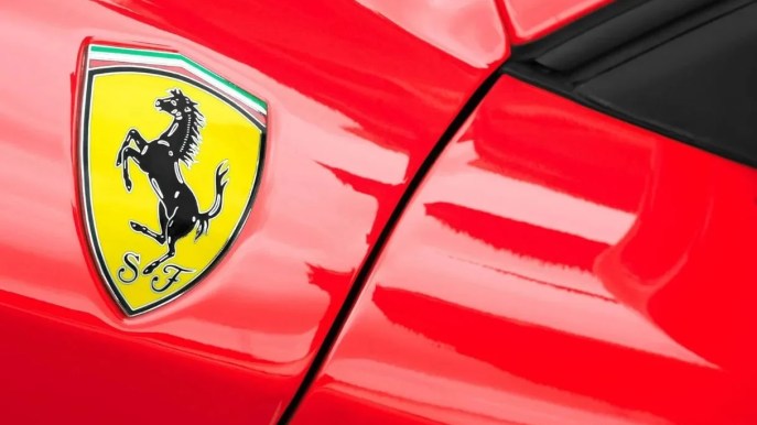 Auto elettriche senza suono: Ferrari brevetta il rumore