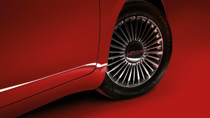 Fiat 500 Elettrica vince due premi ai Best Cars 2023