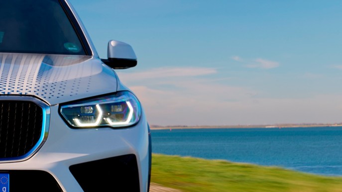 BMW iX5: anticipazioni sull’auto a idrogeno da record