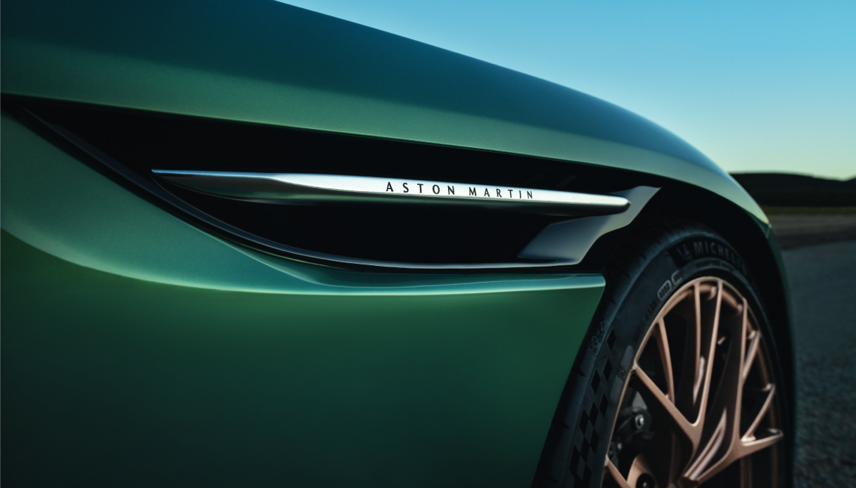 La nuova Aston Martin DB12 più eccezionale che mai