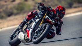 Da Ducati a BMW, le top 5 moto super naked per divertirsi in sella