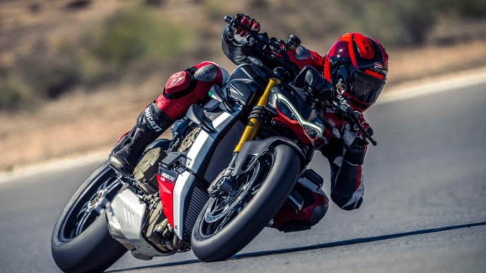 Da Ducati a BMW, le top 5 moto super naked per divertirsi in sella