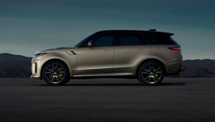 Nuova Range Rover Sport SV: la più potente e performante di sempre